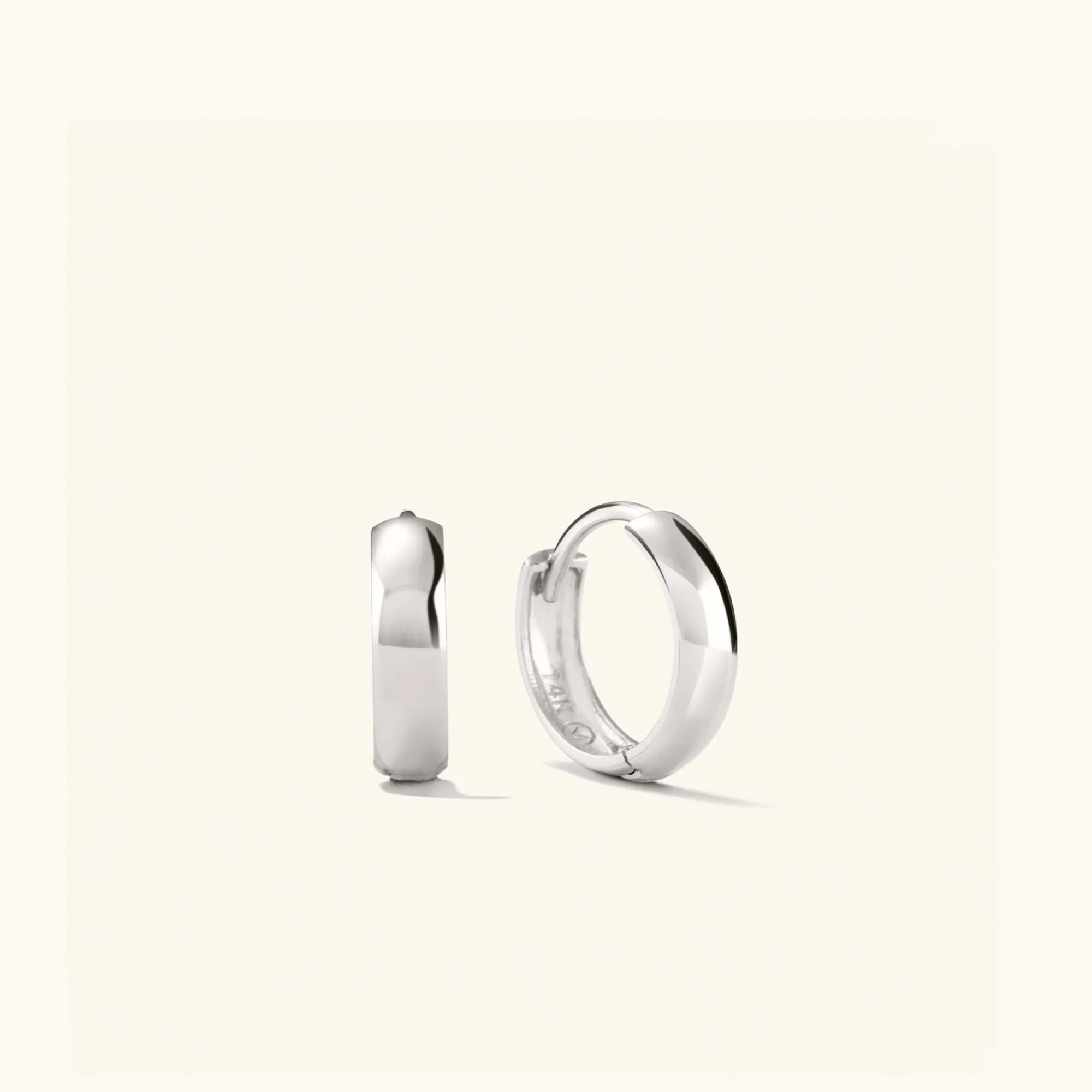 Creolen | Mejuri Bold Huggie Hoops 14kWhiteGold