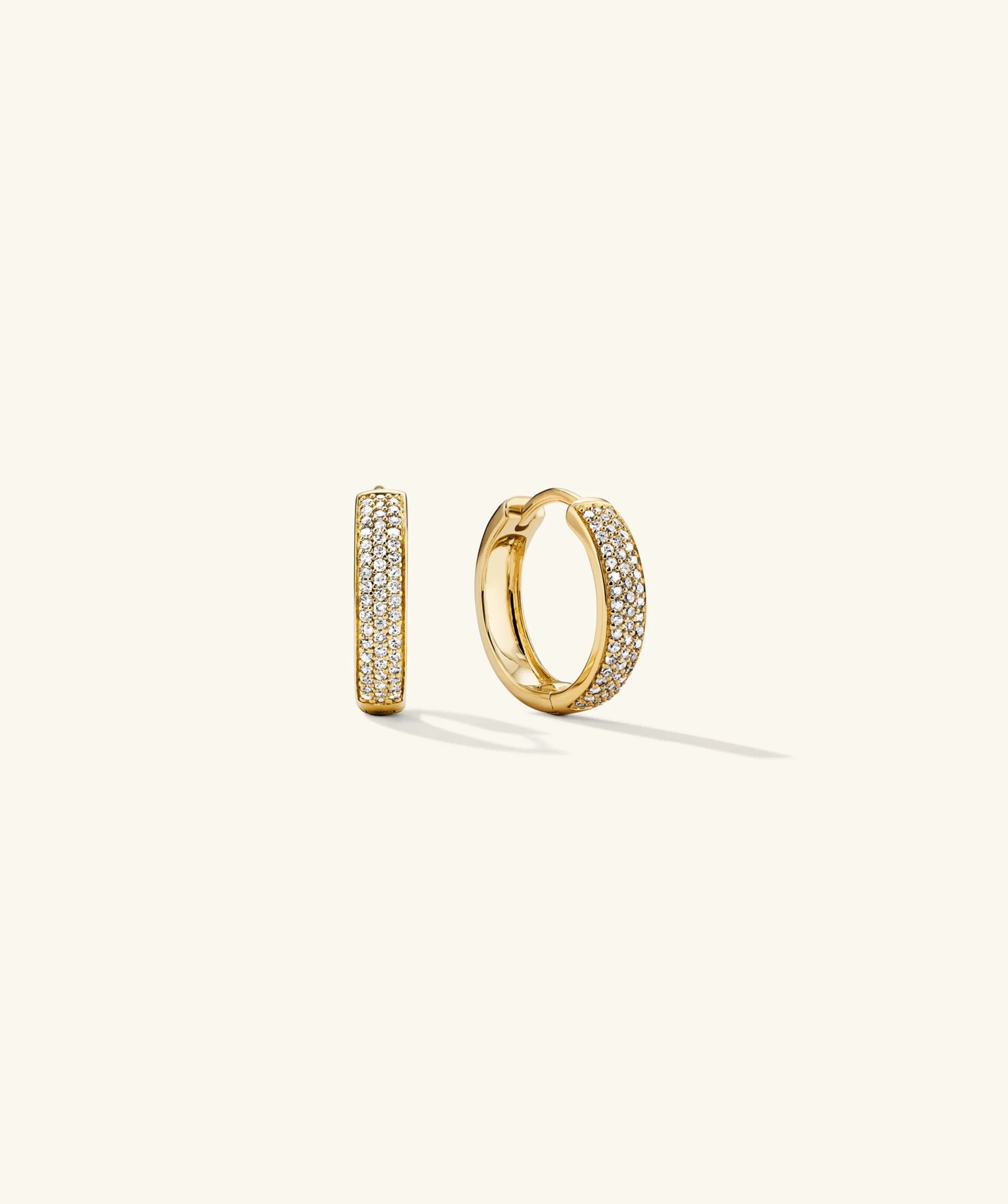 Creolen | Mejuri Bold Pavé Diamond Small Hoops 14kYellowGold