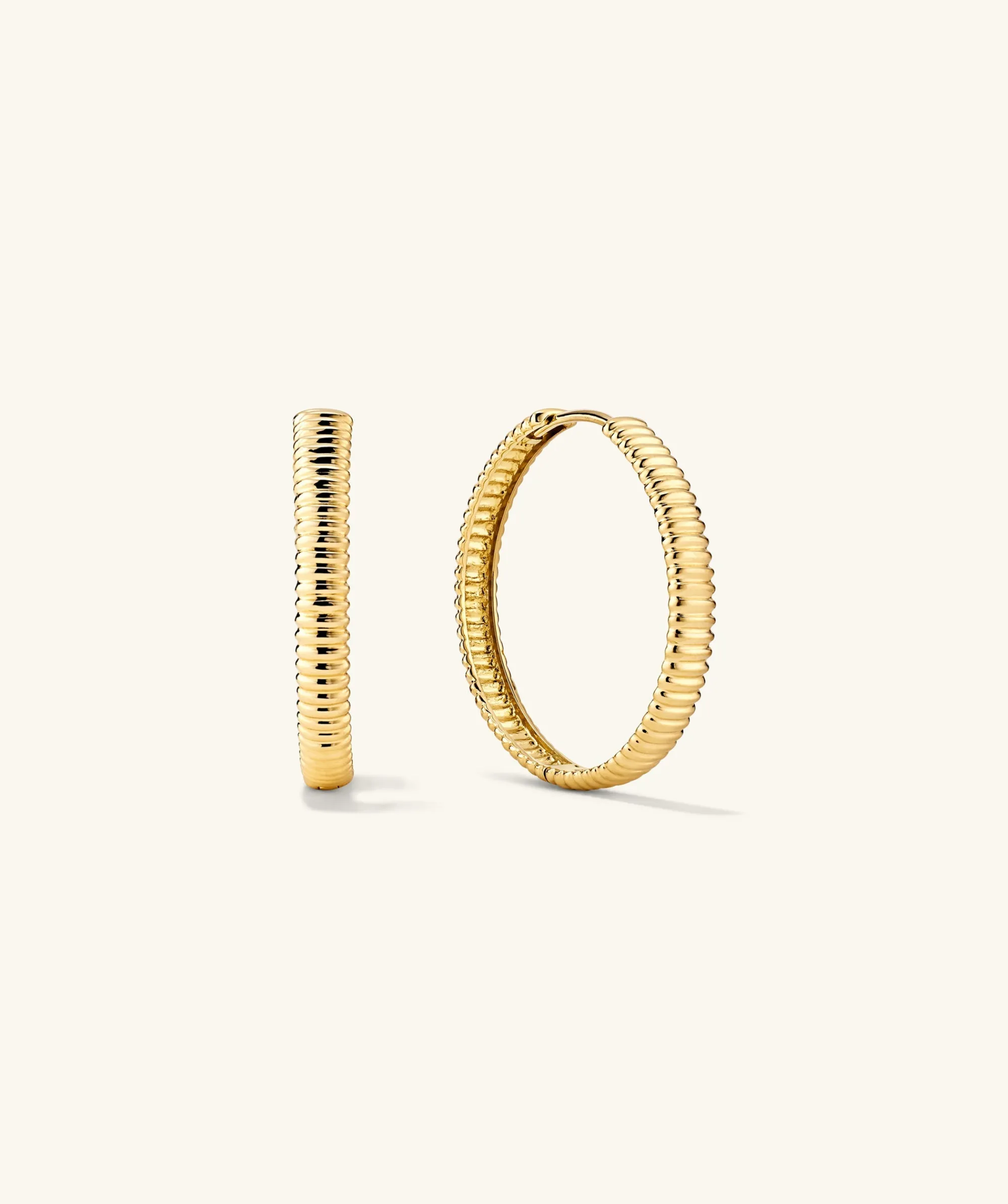 Ohrringe | Creolen | Mejuri Bold Texture Large Hoops 14kYellowSalmonGold