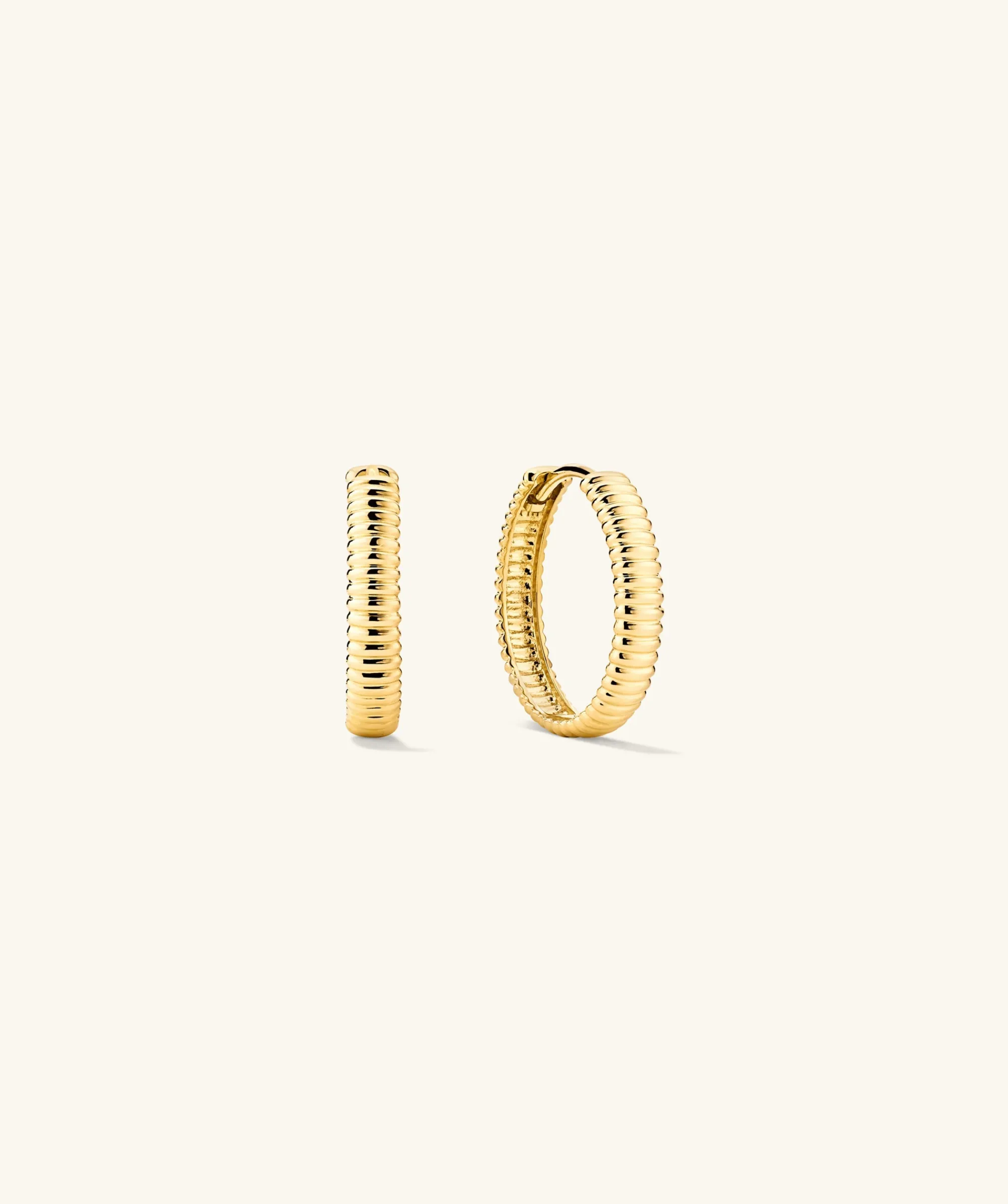 Ohrringe | Creolen | Mejuri Bold Texture Medium Hoops 14kYellowSalmonGold