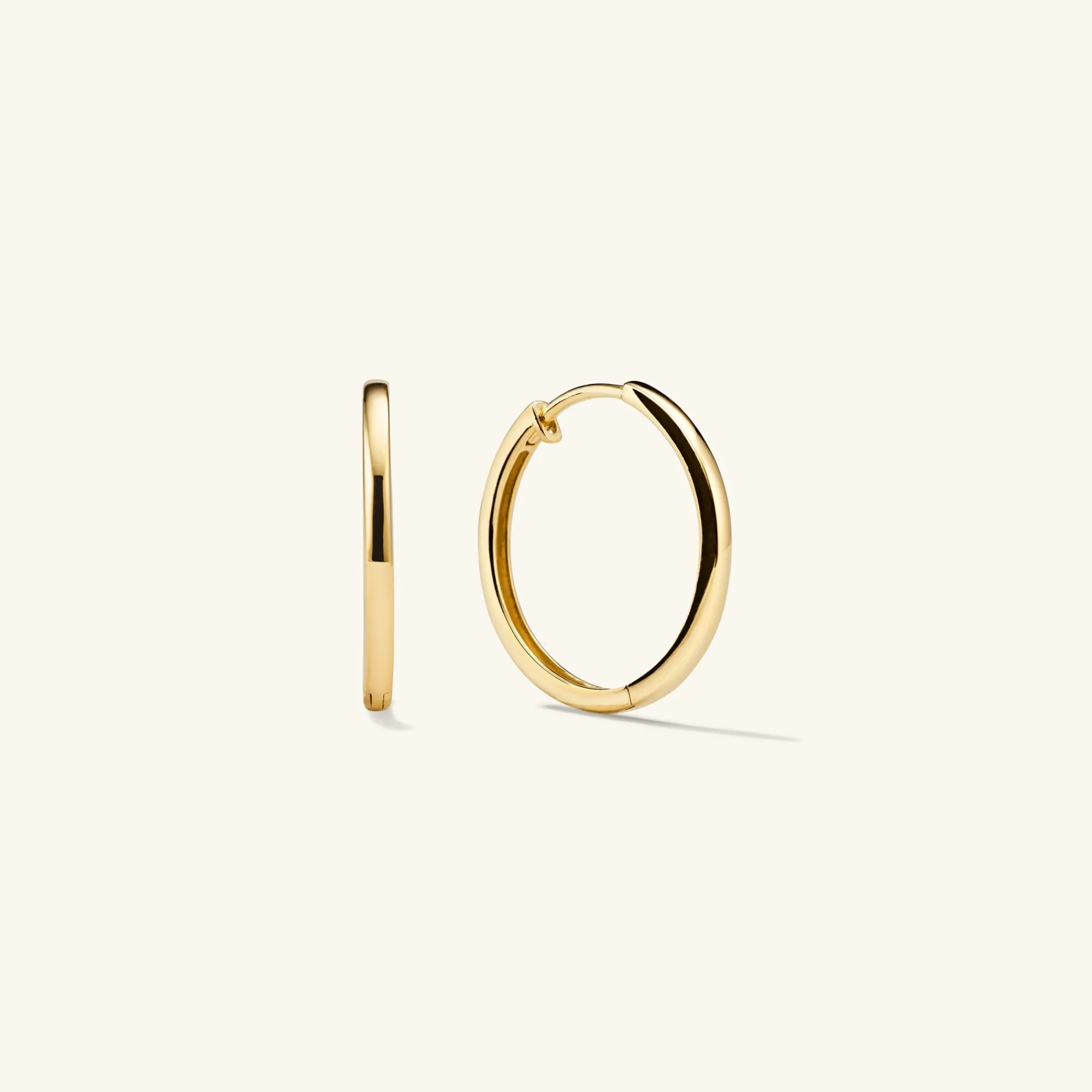 Ohrringe | Creolen | Mejuri Easy Medium Hoops 14kYellowGold