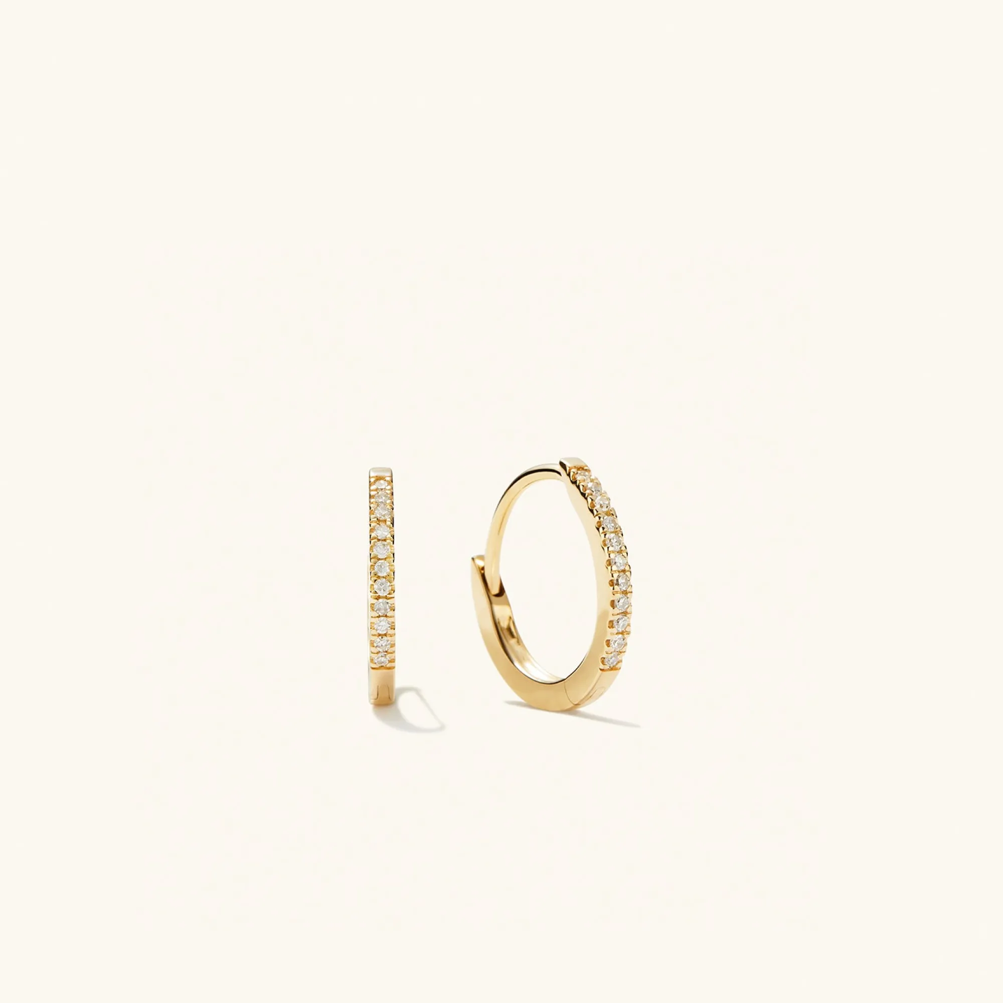 Ohrringe | Creolen | Mejuri Pavé Diamond Huggie Hoops 14kYellowGold