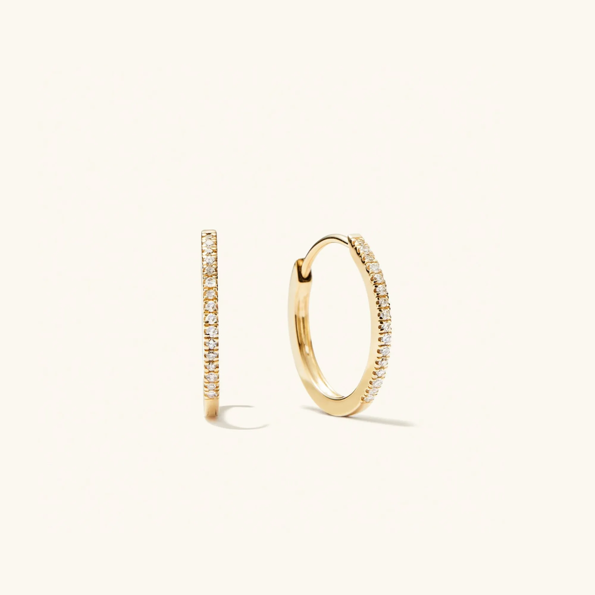 Ohrringe | Creolen | Mejuri Pavé Diamond Small Hoops 14kYellowGold