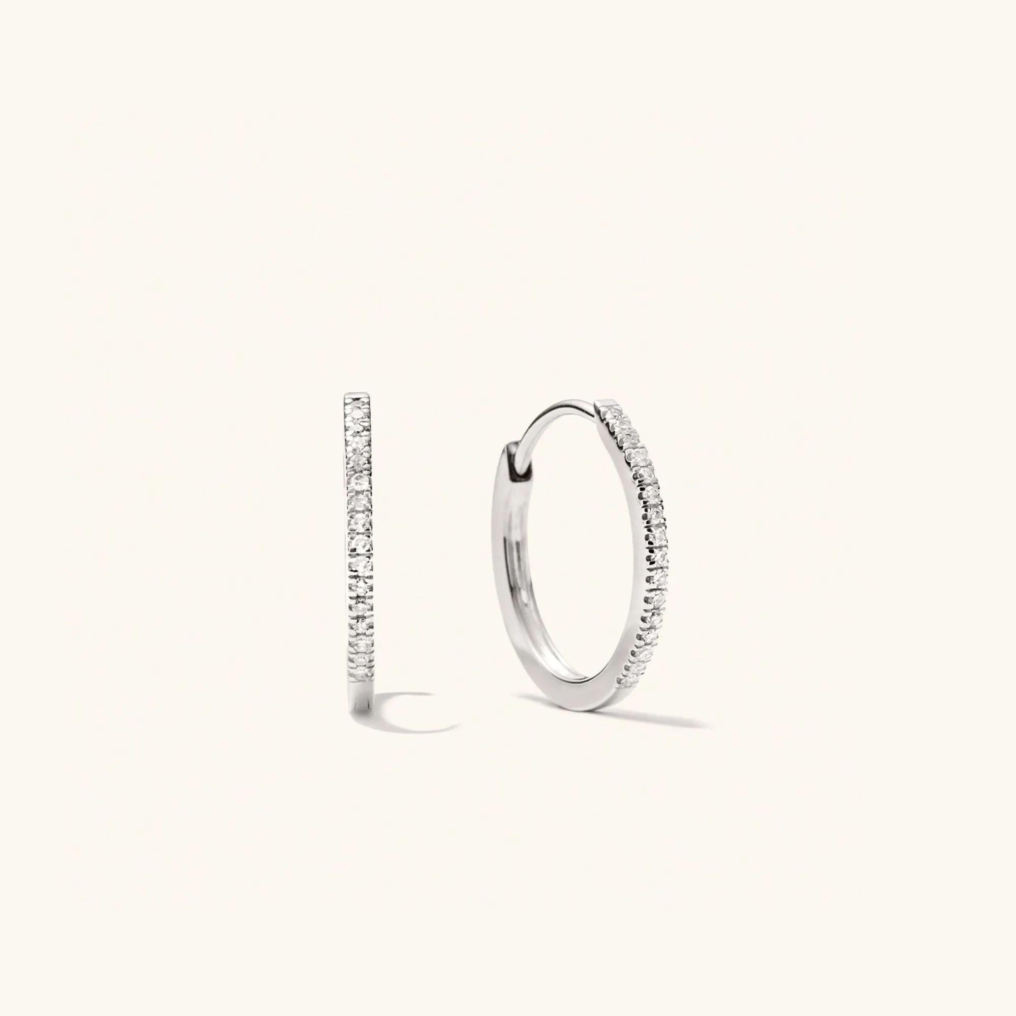 Ohrringe | Creolen | Mejuri Pavé Diamond Small Hoops 14kWhiteGold