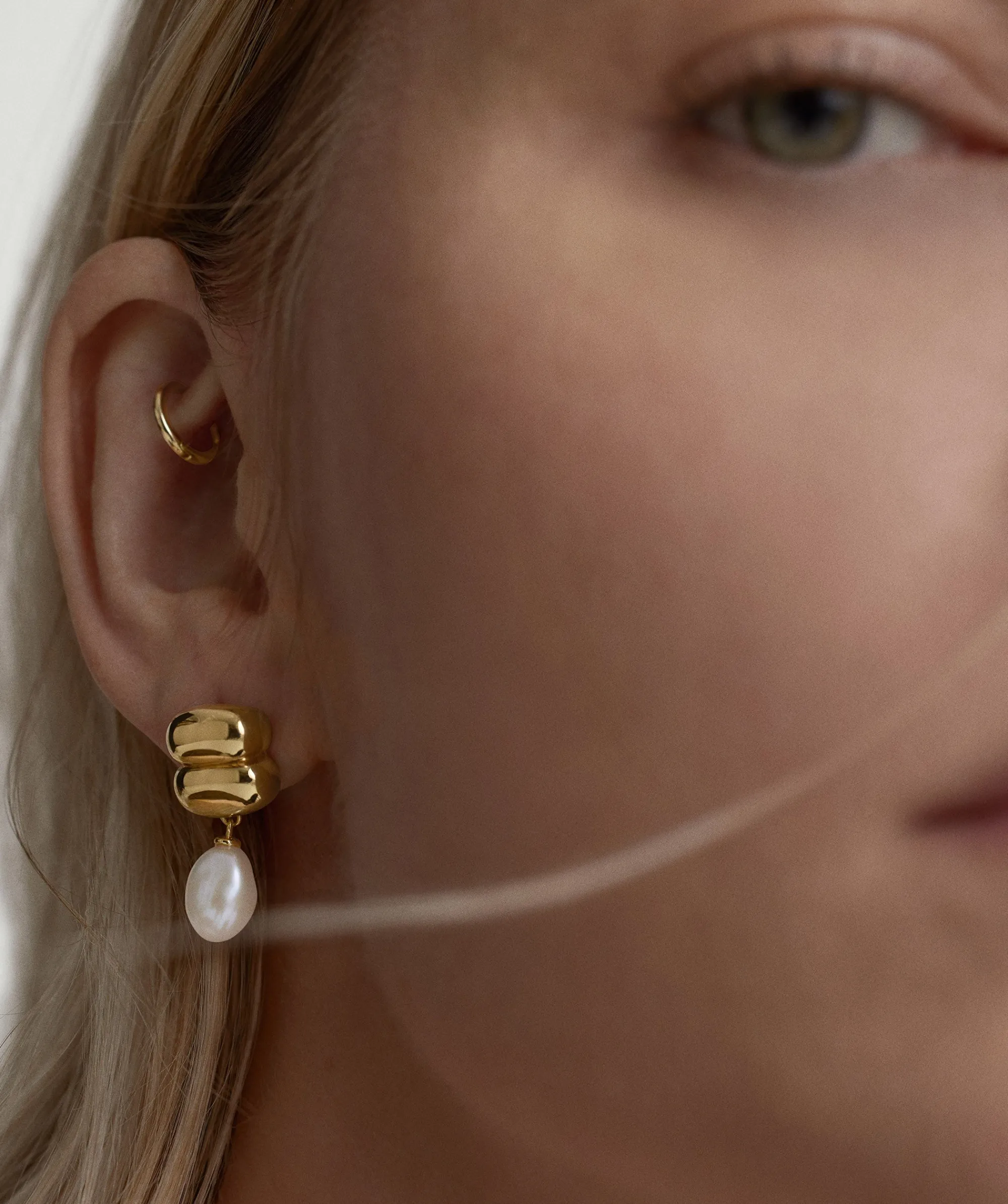 Ohrringe | Ohrhänger | Mejuri Puffy Charlotte Pearl Drop Earring GoldVermeil