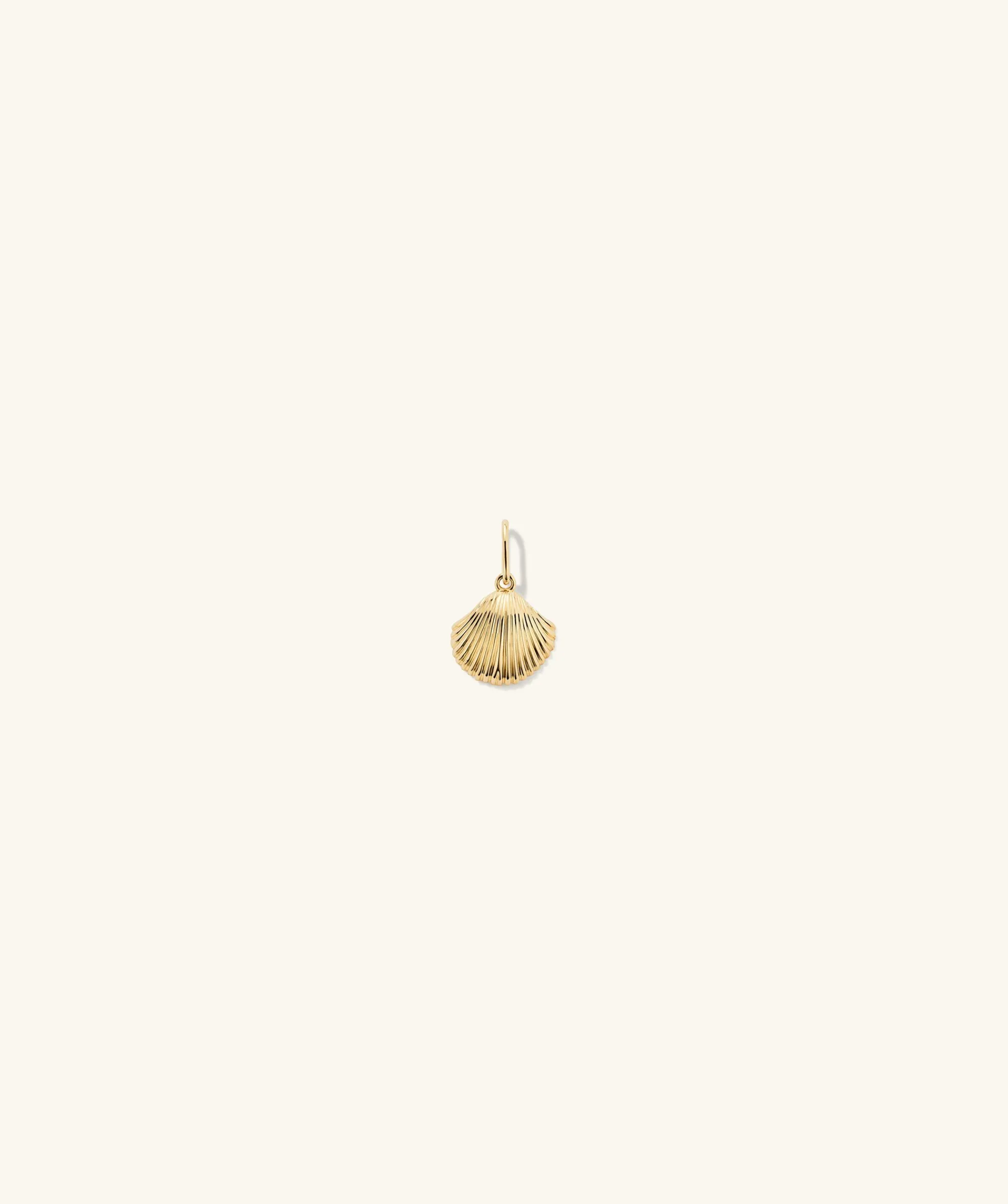 Charms | Charms + Anhänger | Mejuri Seashell Charm 14kYellowGold