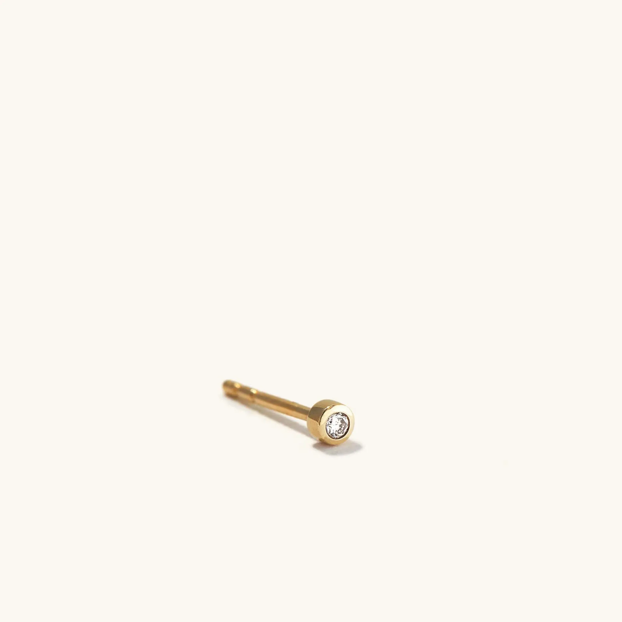 Ohrstecker | Einzelne Ohrringe | Mejuri Single Tiny Diamond Stud 14kYellowGold