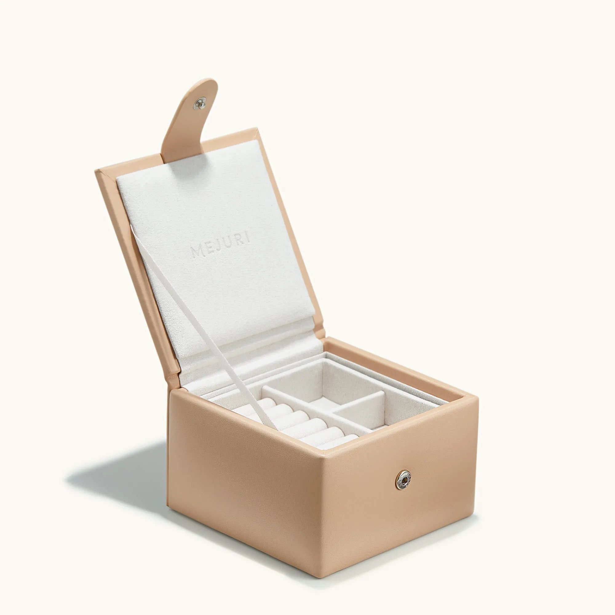 Lifestyle | Mejuri Small Jewelry Box BeigeGrainLeather,Anti-tarnishMicrosuede