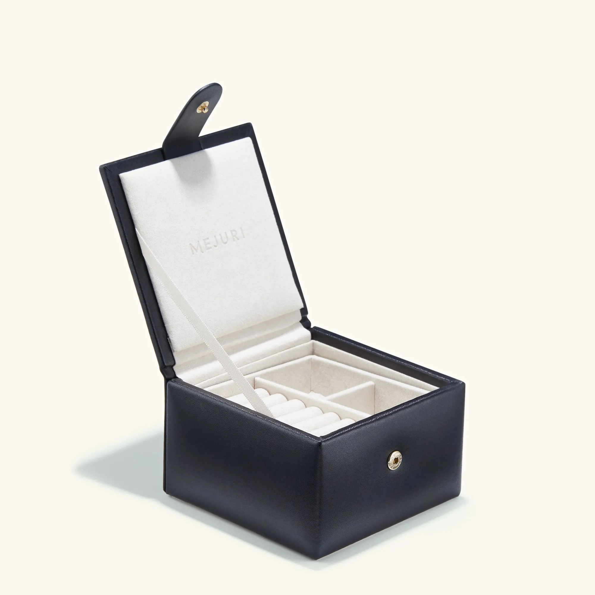 Lifestyle | Mejuri Small Jewelry Box BlackGrainLeather,Anti-tarnishMicrosuede